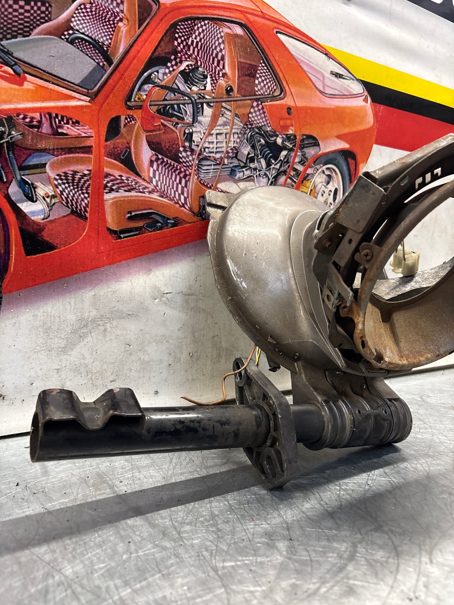 Porsche 928 right headlight swivel frame 92875024902 92875024302 used