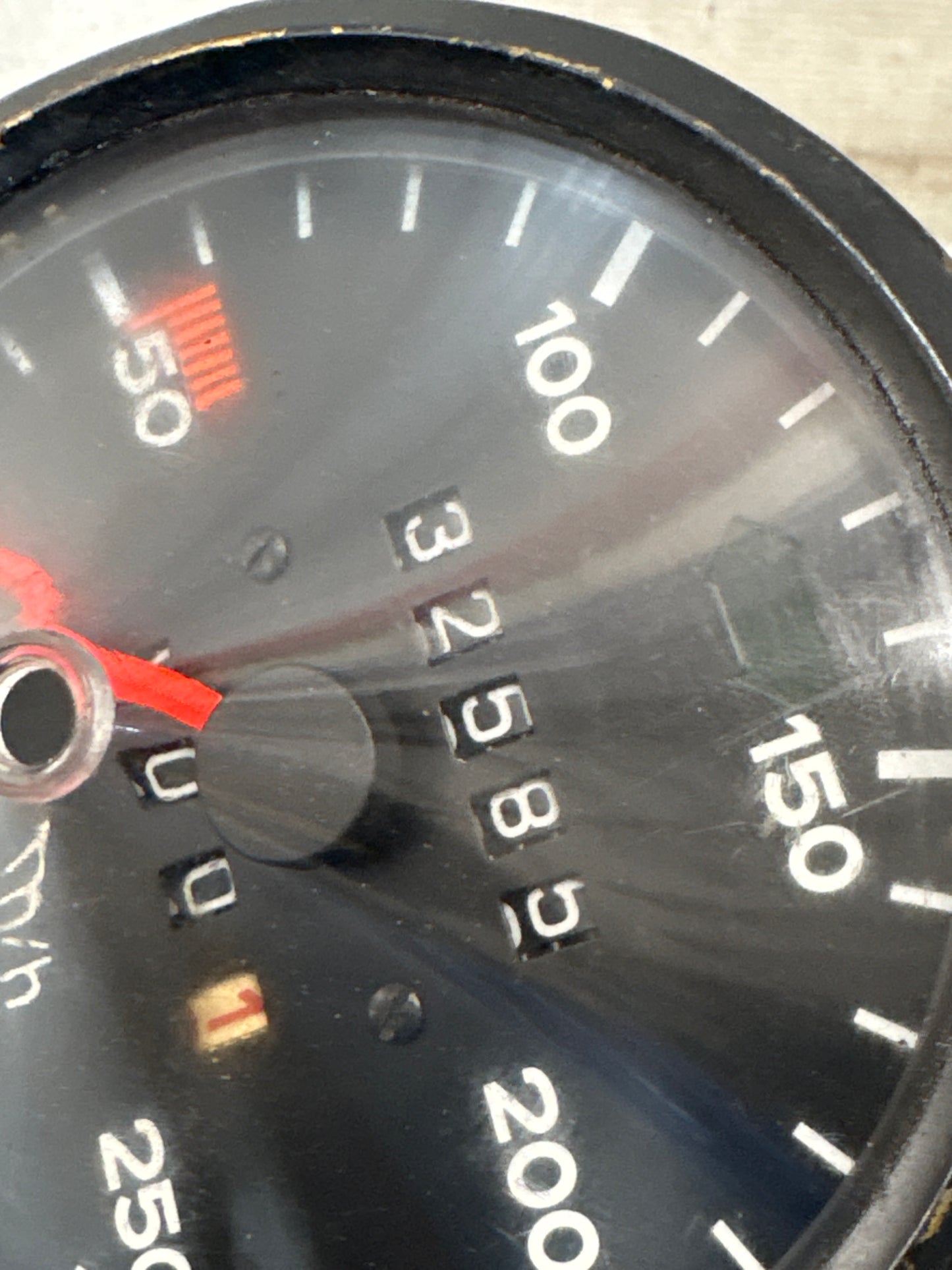Porsche 924 Early km/h speedometer with 32k showing 477957021