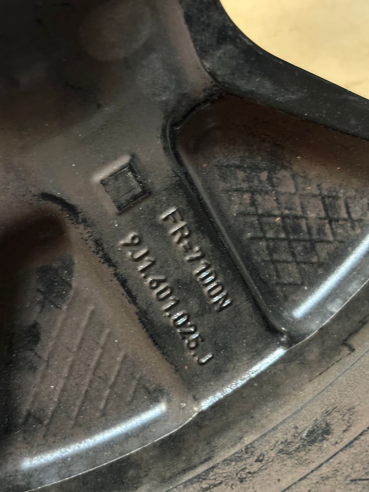 Porsche taycan wheel, spares or repair 9J1601025J