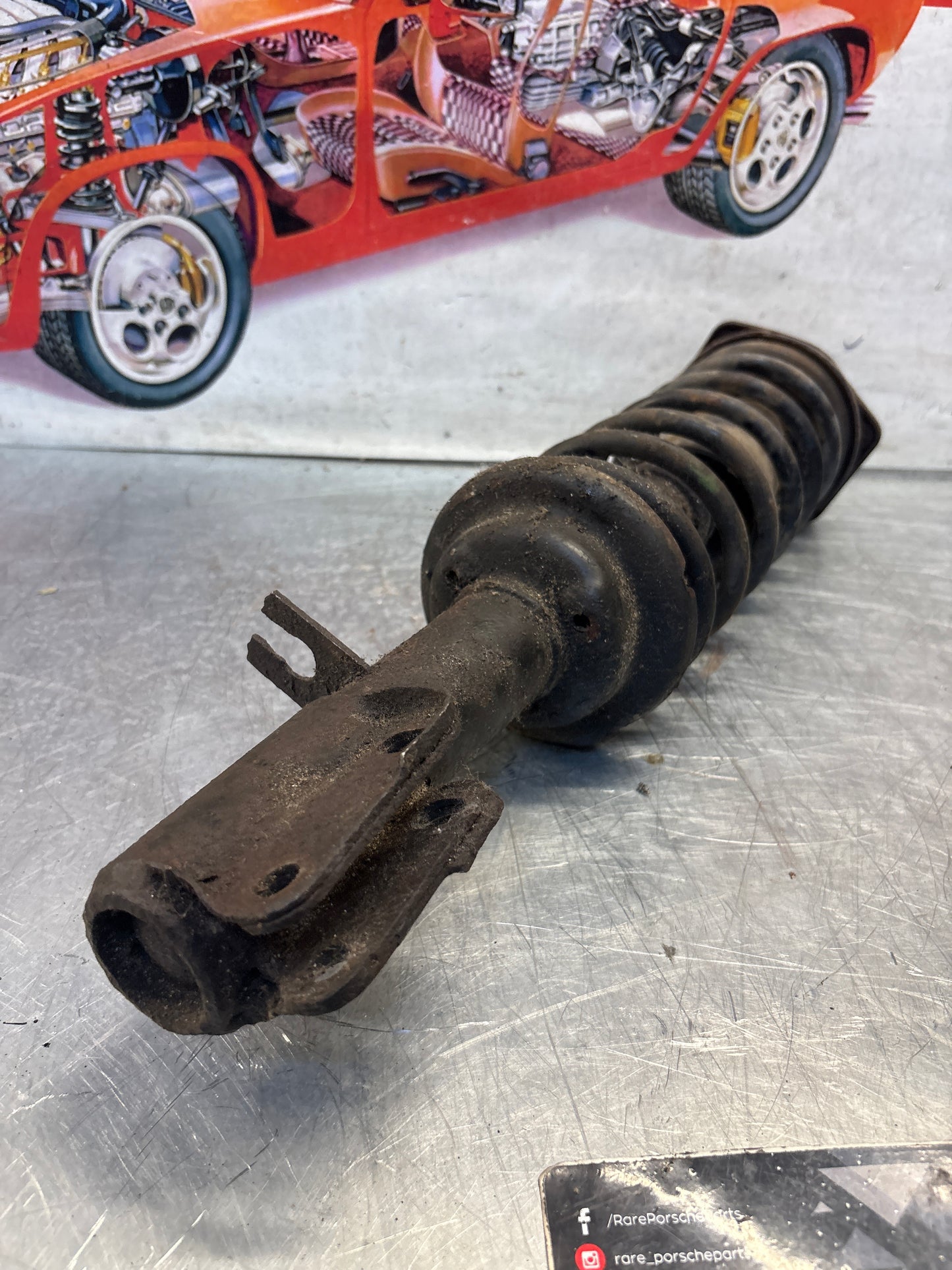 Porsche 944 in anticipo, gamba della sospensione destra 924S, usata, ricambio o riparazione