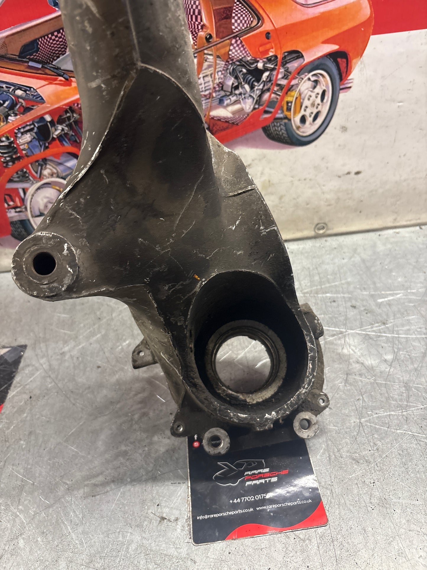 Porsche 944 alloy rear right trailing arm, used 95133151404 / 9513315144R used, with hubs