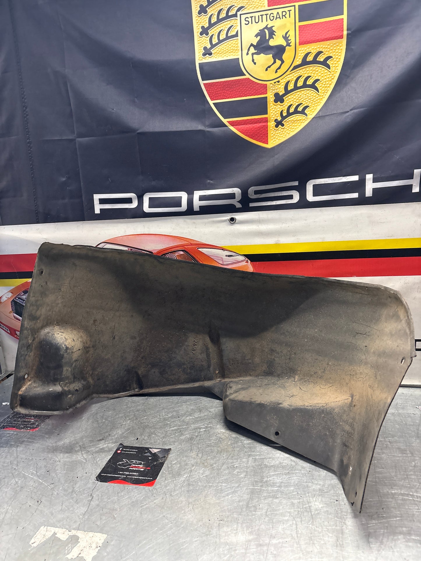 Porsche 928 wheel arch liner Left 92850438105 Used