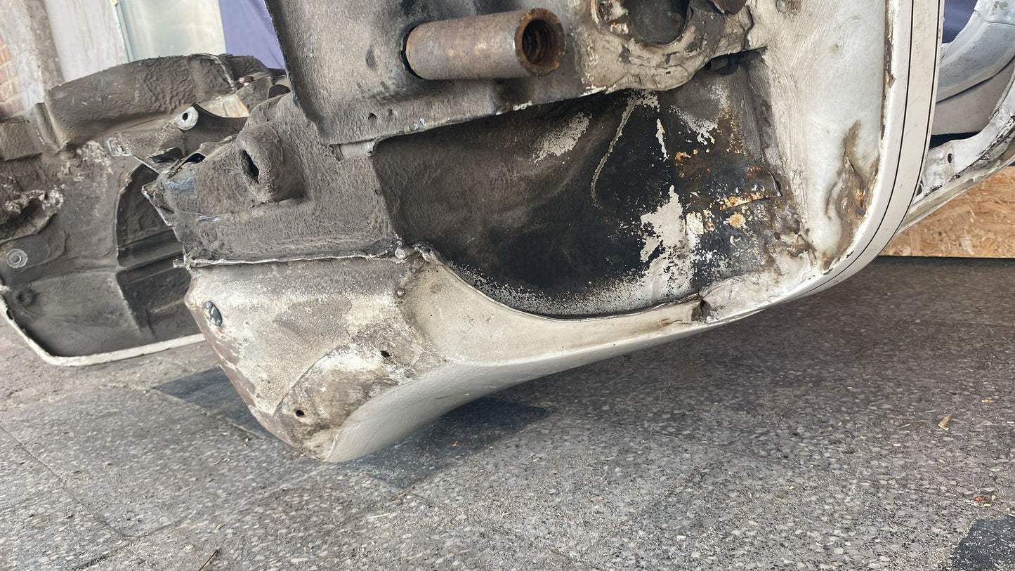 Porsche 944 Right side cut, rear fender 94450390403,