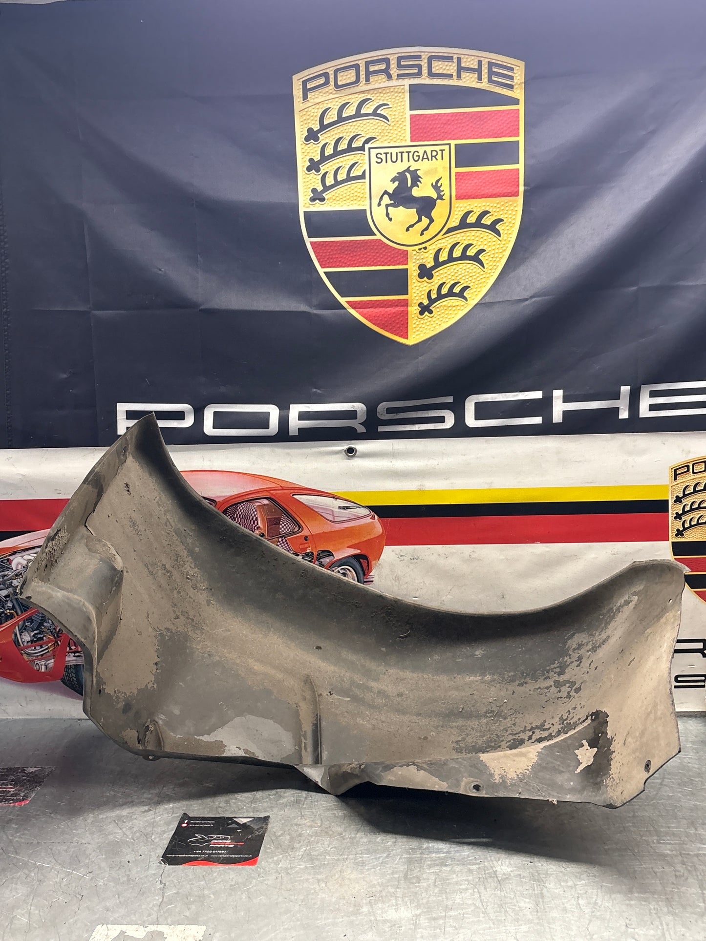 Porsche 928 wheel arch liner Left 92850438105 Used