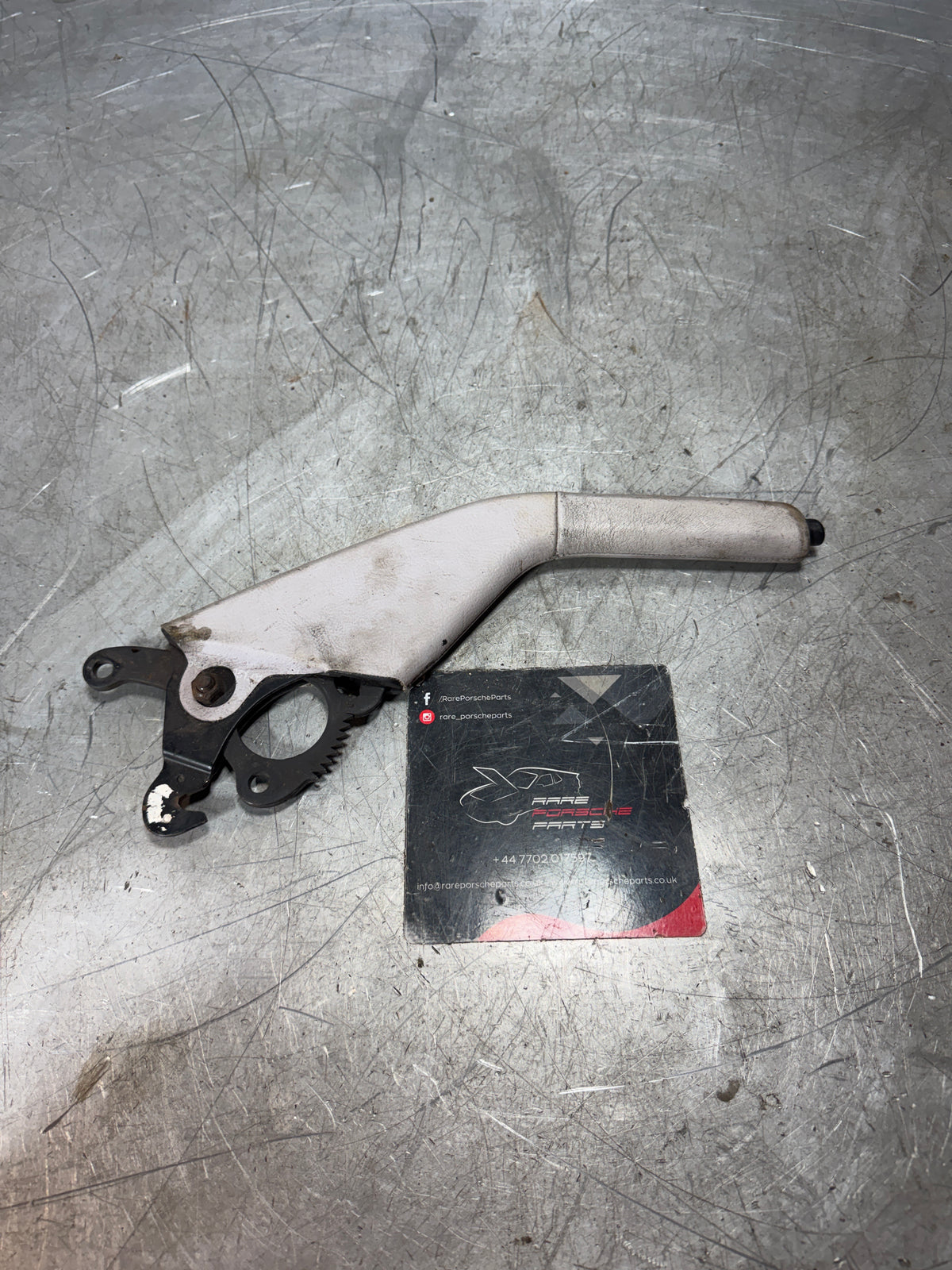 Porsche 944 Handbremshebel aus 85,5 Creme, gebraucht