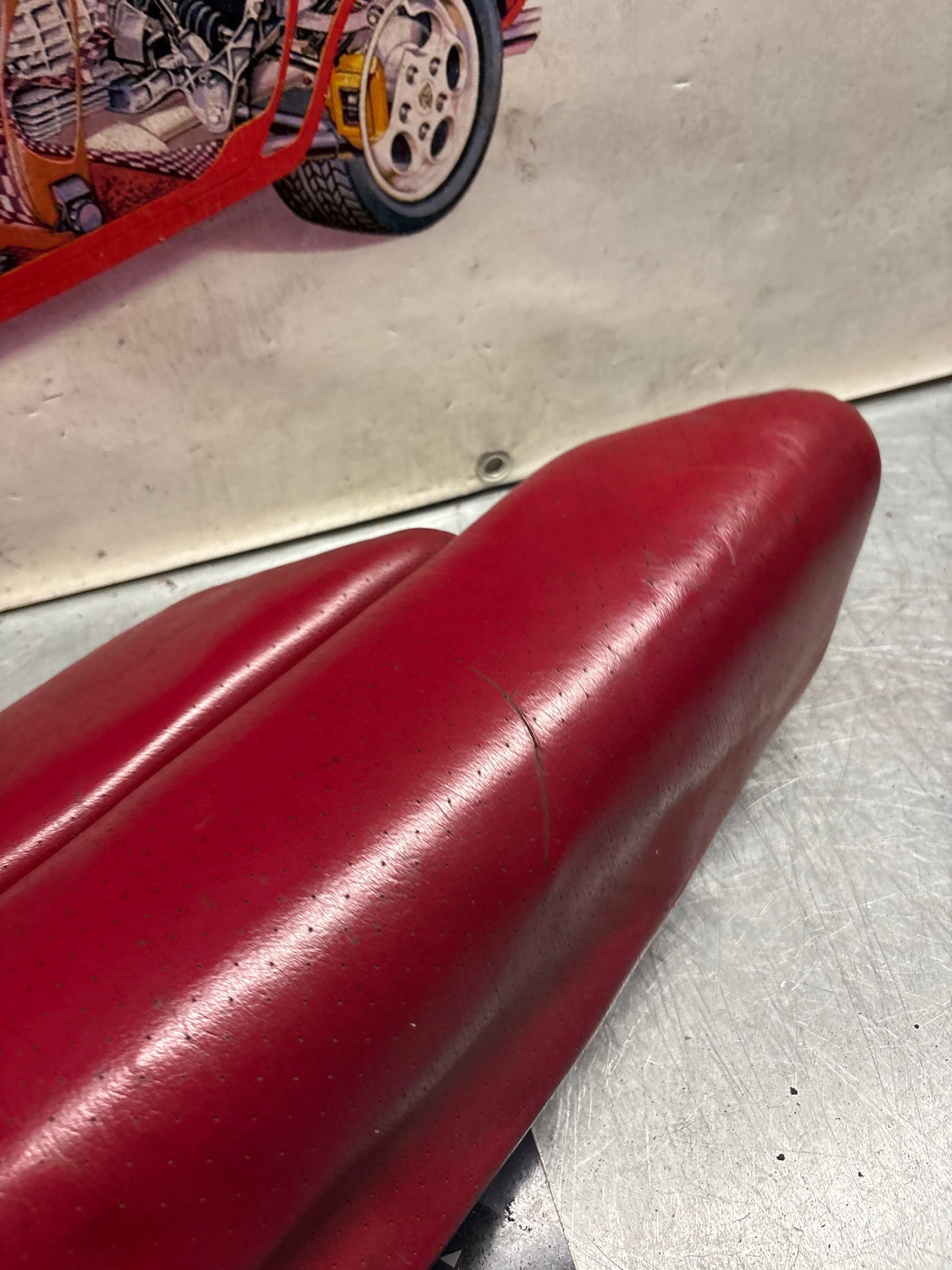 Porsche 928 rear left seat cushion, can-can red , leather, used 92852205951