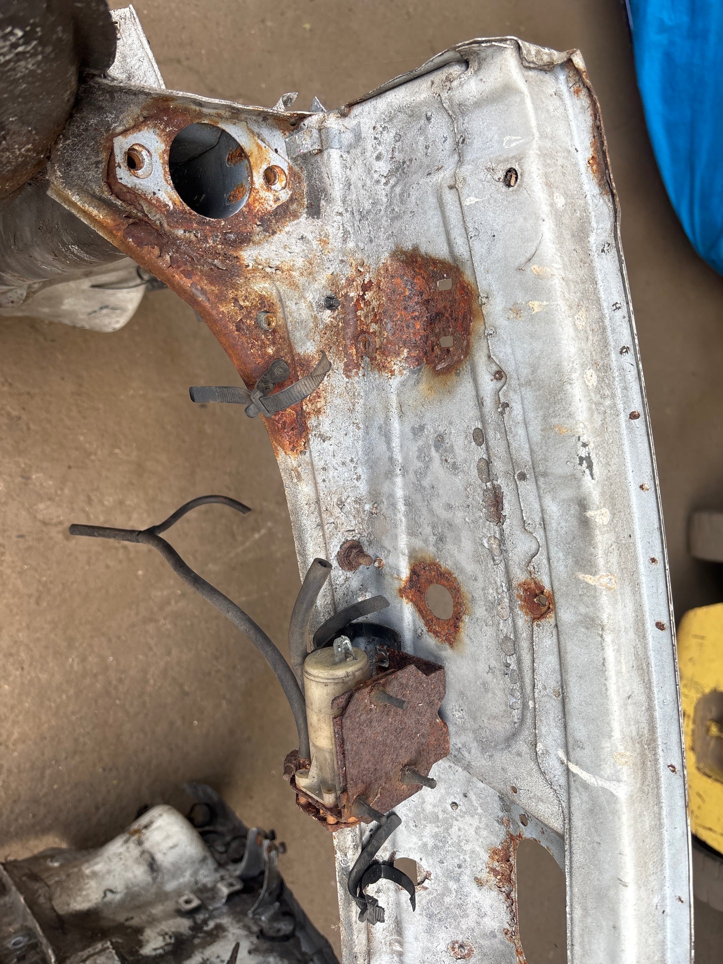 Porsche 928 S 1982 Front Section Cut