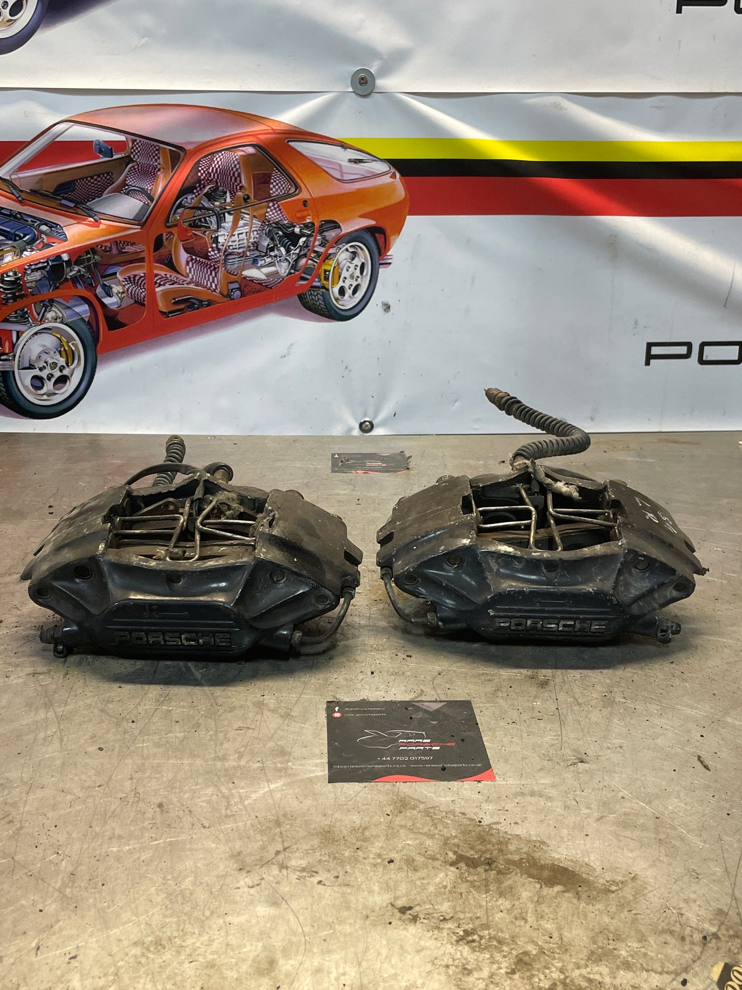 Porsche 928 S4 Pair of rear brake calipers, used