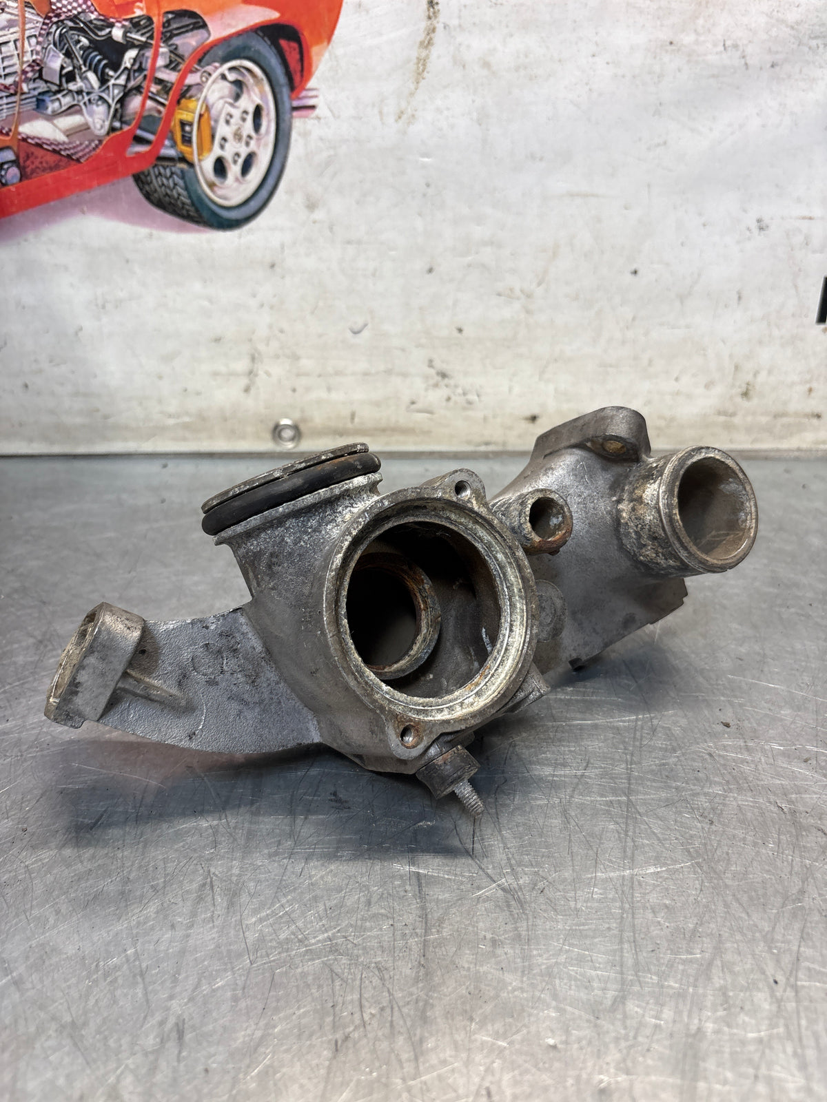 Porsche 928 thermostat housing, for spares or repair 9281061616R