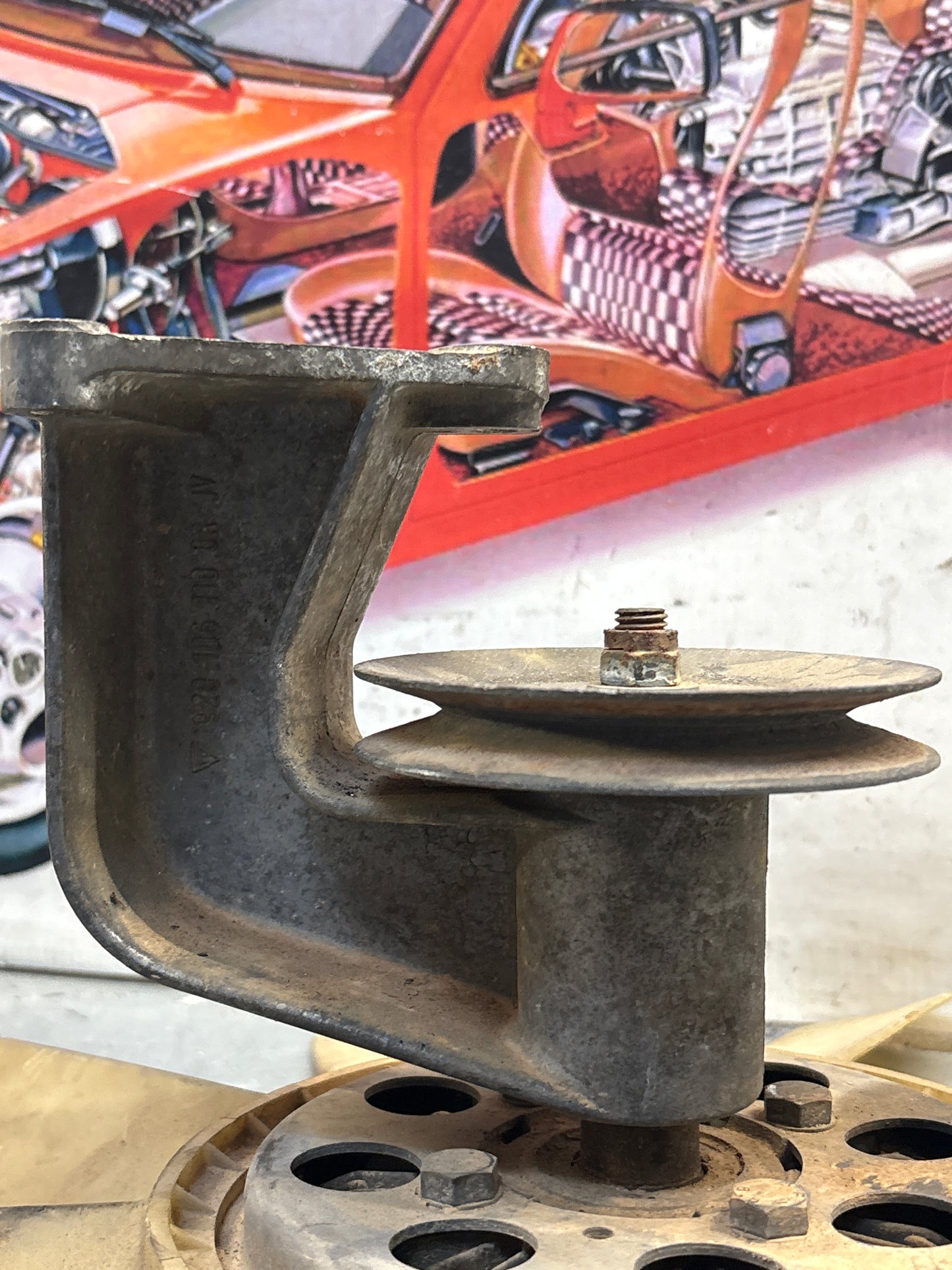 Porsche 928 late engine cooling fan clutch with bracket, used 92810611205 / 92810613701 / 9281061104R