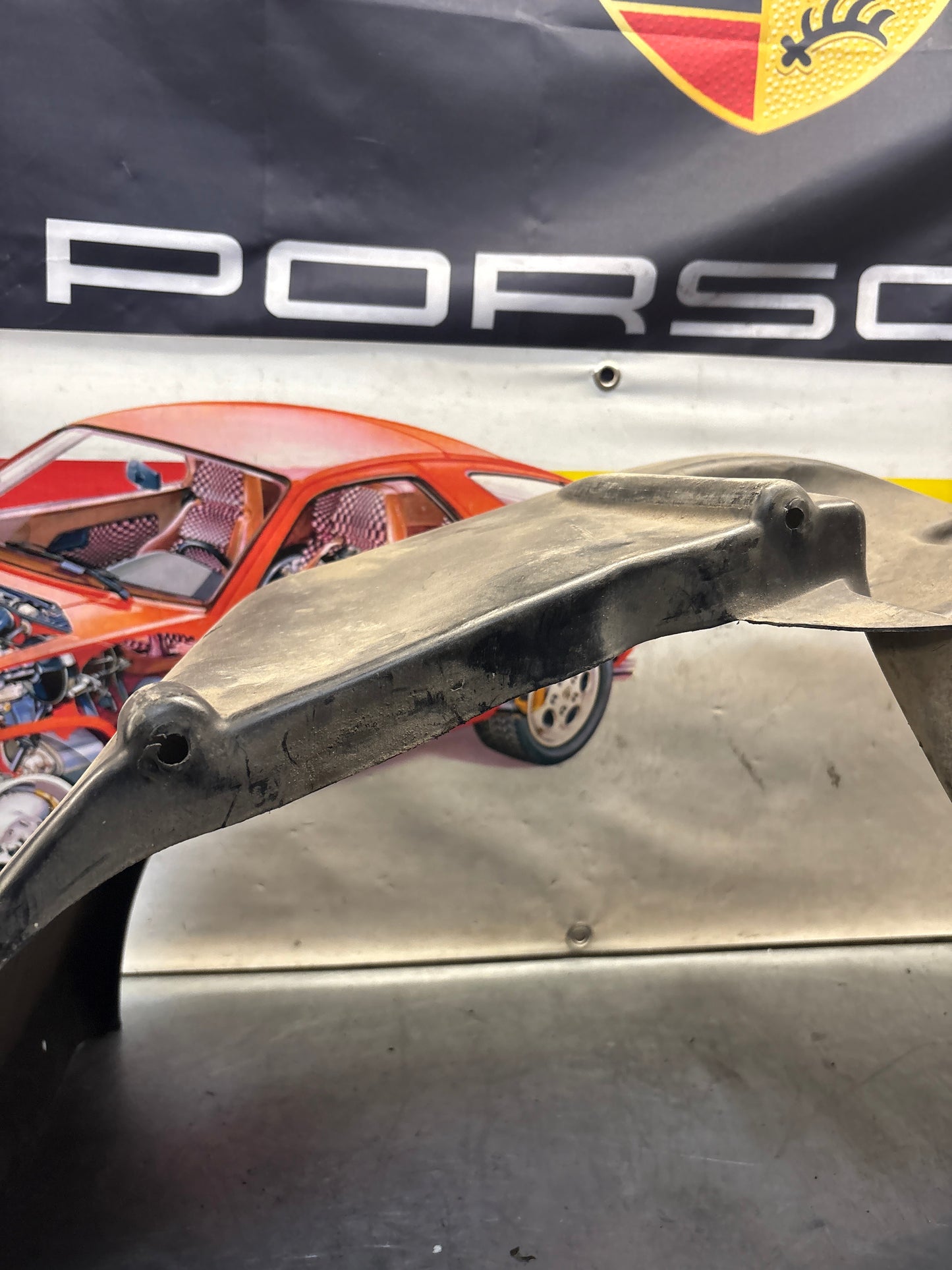 Porsche 928 wheel arch liner  Right 92850438205 Used