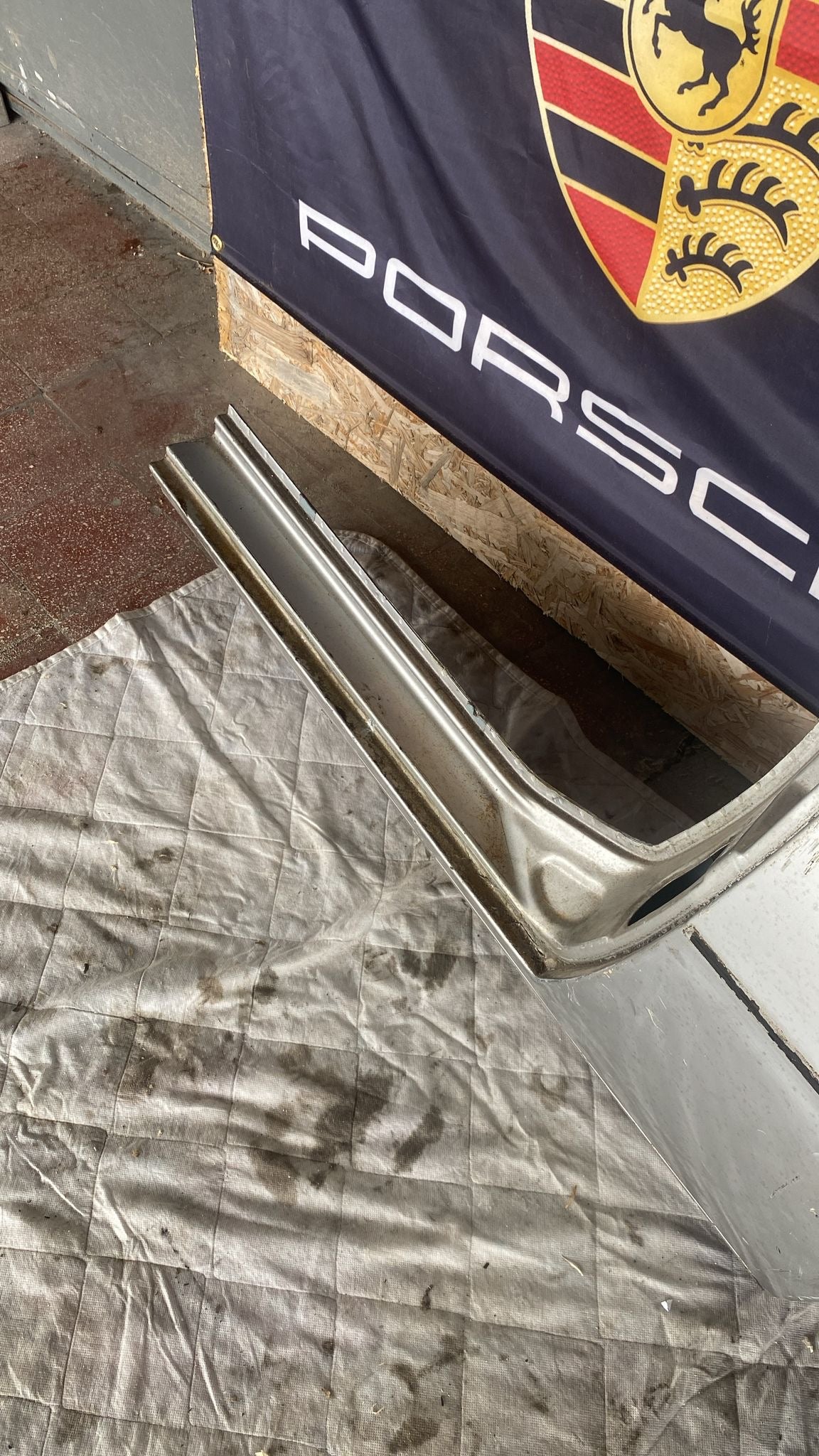 Porsche 924 left sill / fender section, 477809601B cut