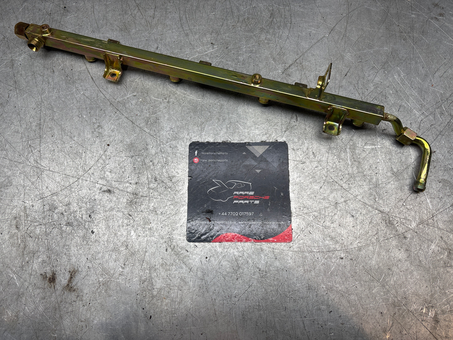 Porsche 928 S4 fuel rail right, used 92811008017
