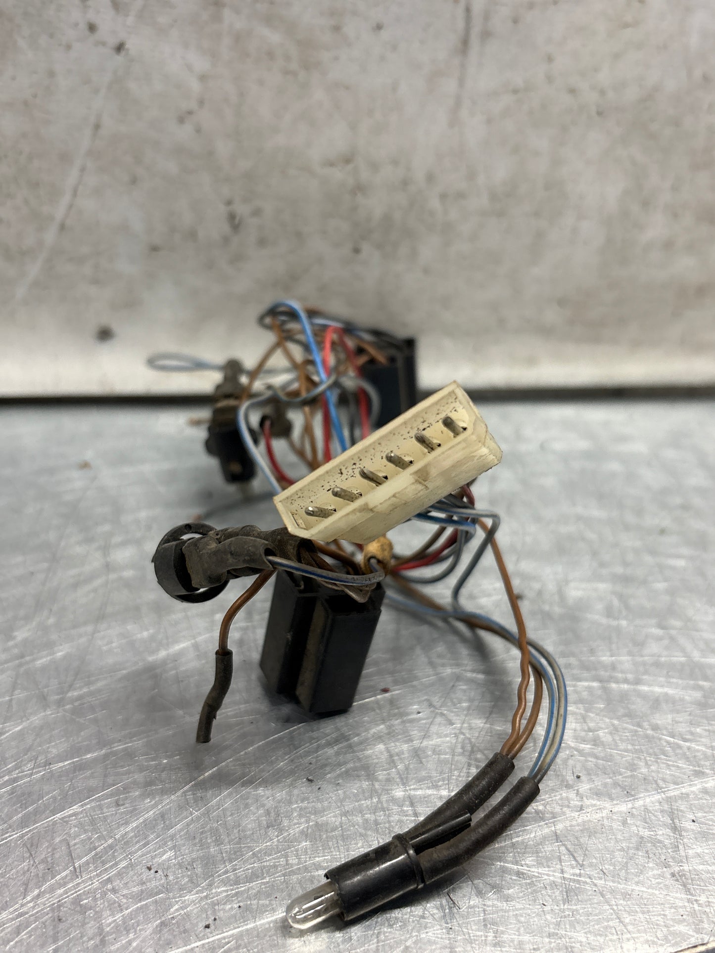 Porsche 924 944 82-85.5 centre console wiring for clock, oil pressure and volts 477971196