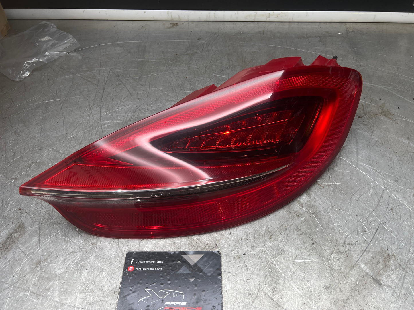 PORSCHE BOXTER CAYMAN 981 DRIVERS SIDE RIGHT REAR TAILLIGHT 98163114211