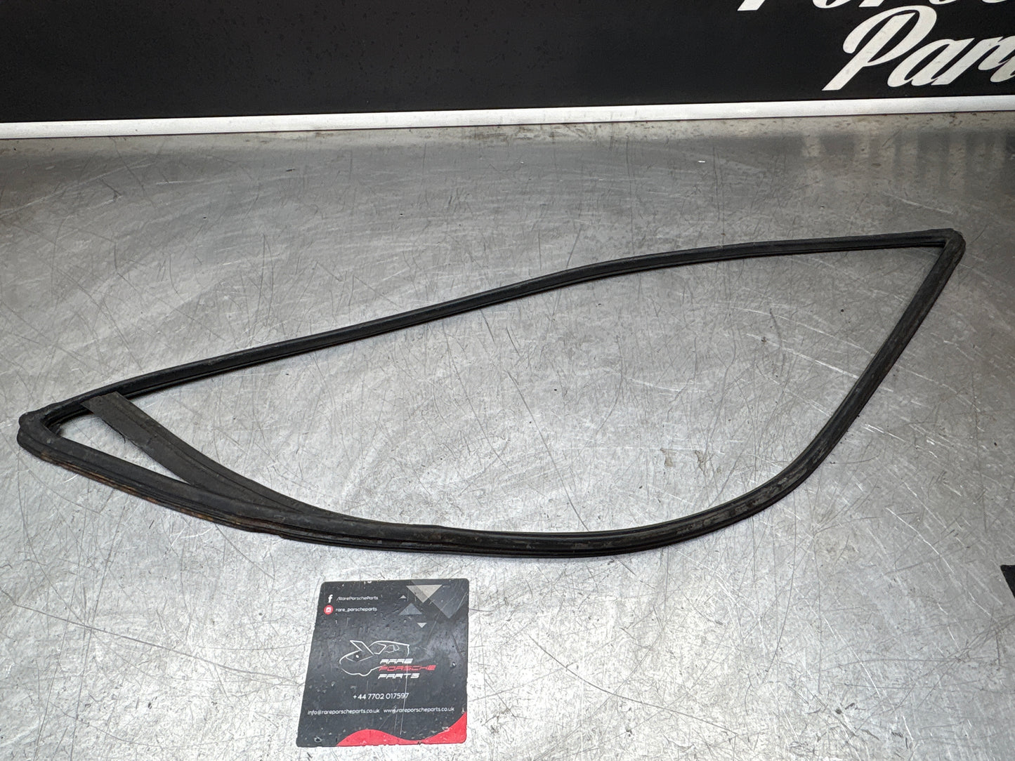 Porsche 928 S left rear quarter glass rubber seal, 92854304604 used