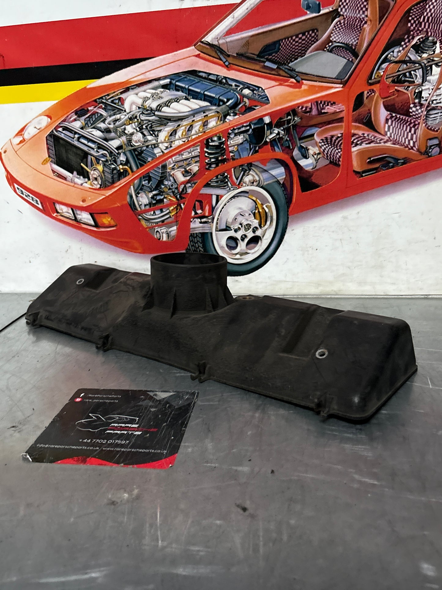 Porsche 928 S2 Air filter housing, damaged, used 92811022901