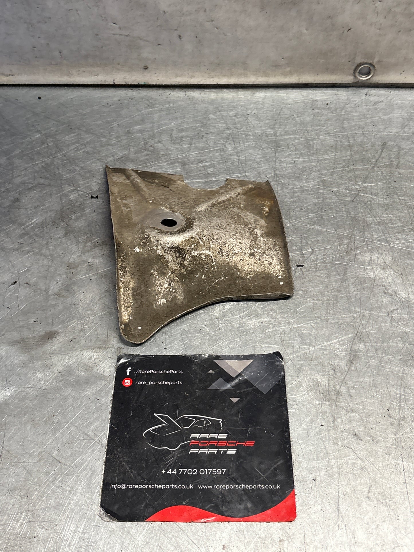 Porsche 928 S early left side Buffle plates 92834138305. used