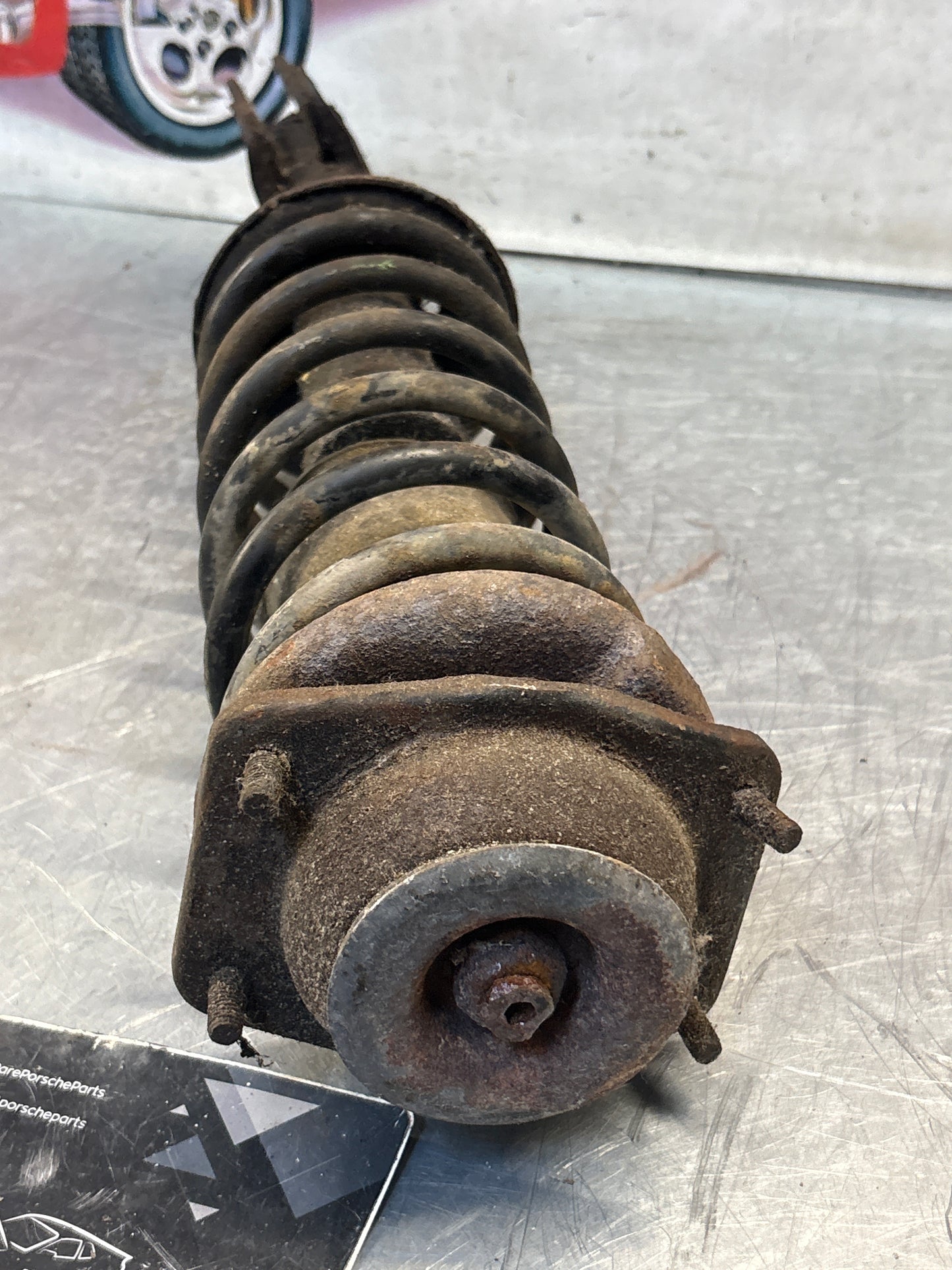 Porsche 944 in anticipo, gamba della sospensione destra 924S, usata, ricambio o riparazione