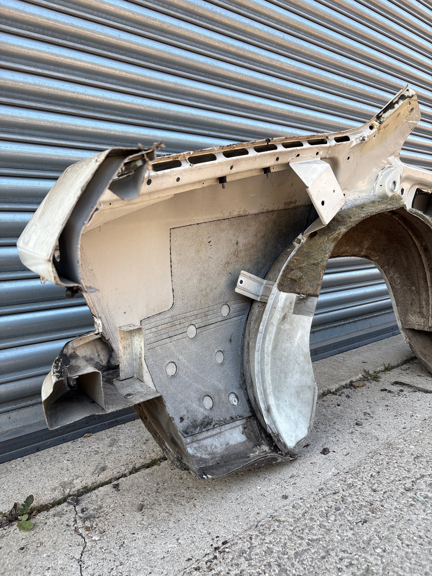 Porsche 924 left side cut, rear fender with sill