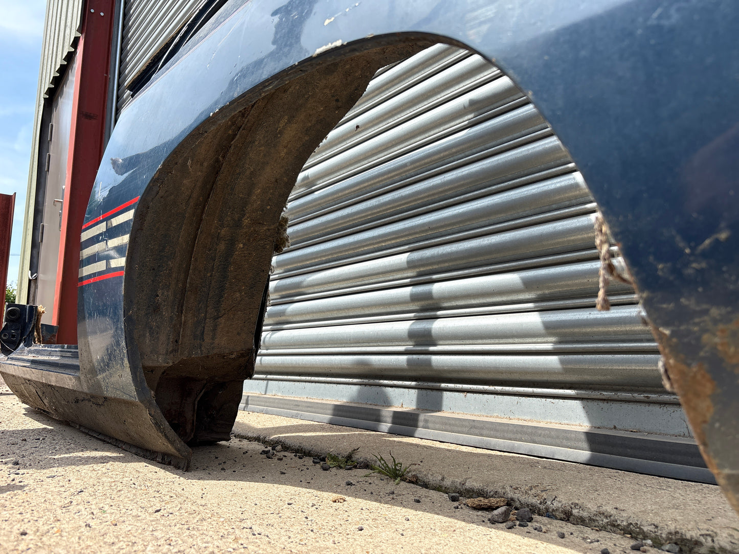 Porsche 924 1983 left side cut, rear fender with sill