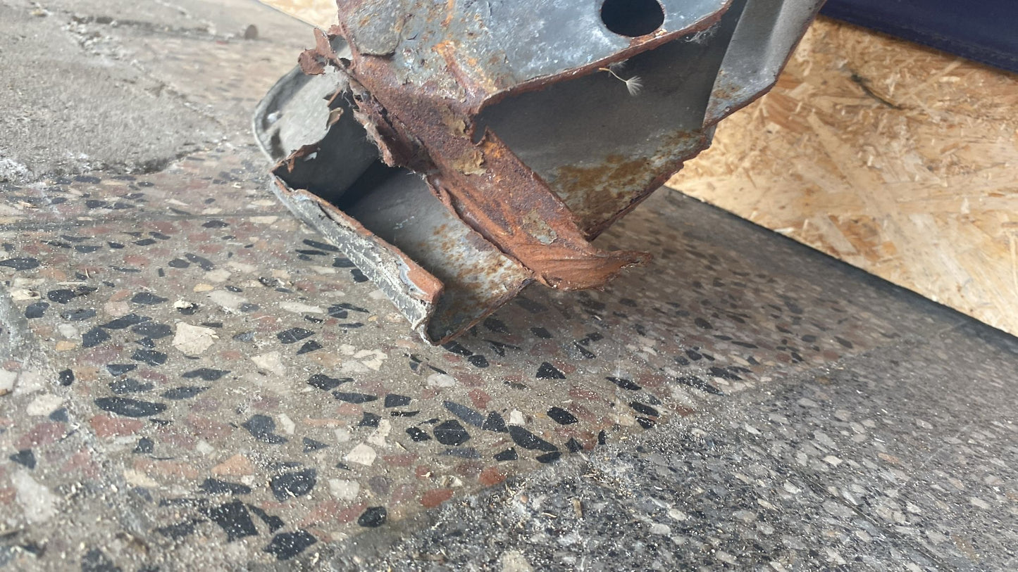 Porsche 944 left sill rear end section 94450361102