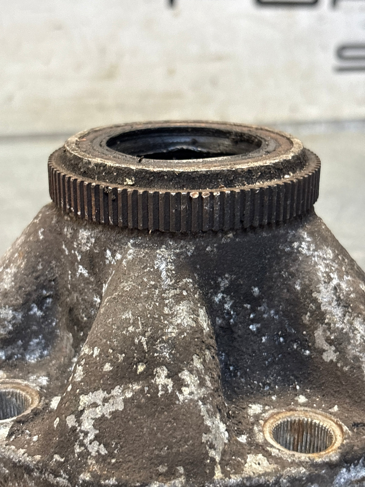 Porsche 928 wheel hub,used 9283416052R with ABS
