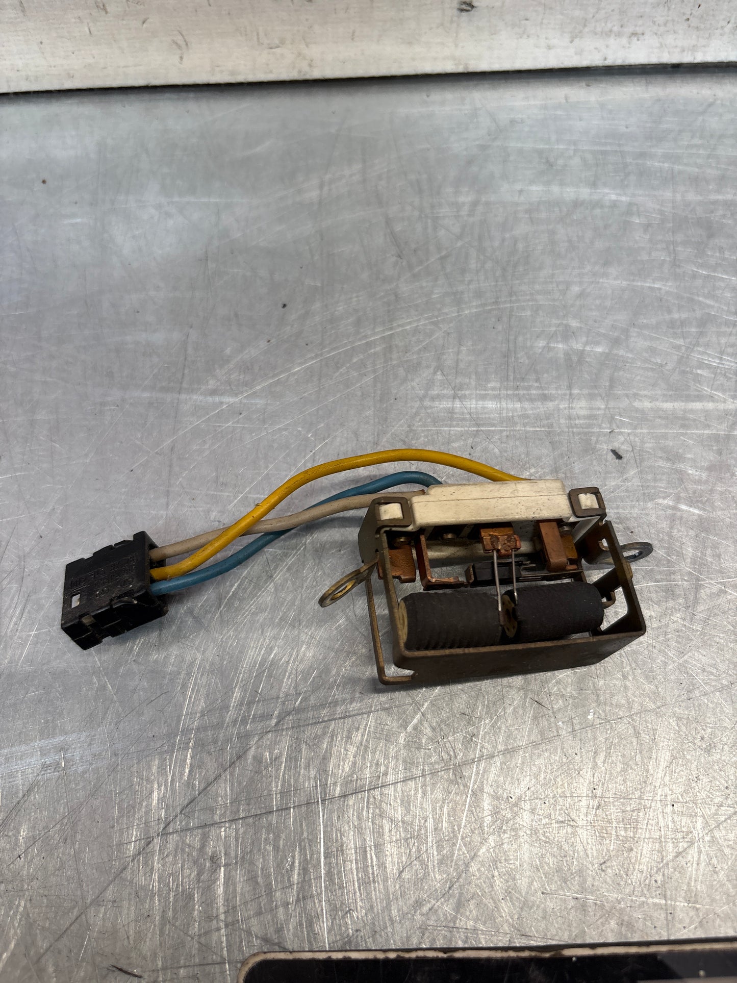 Porsche 928 S4 blower resistor, used 928 S4 blower resistor 92861813700