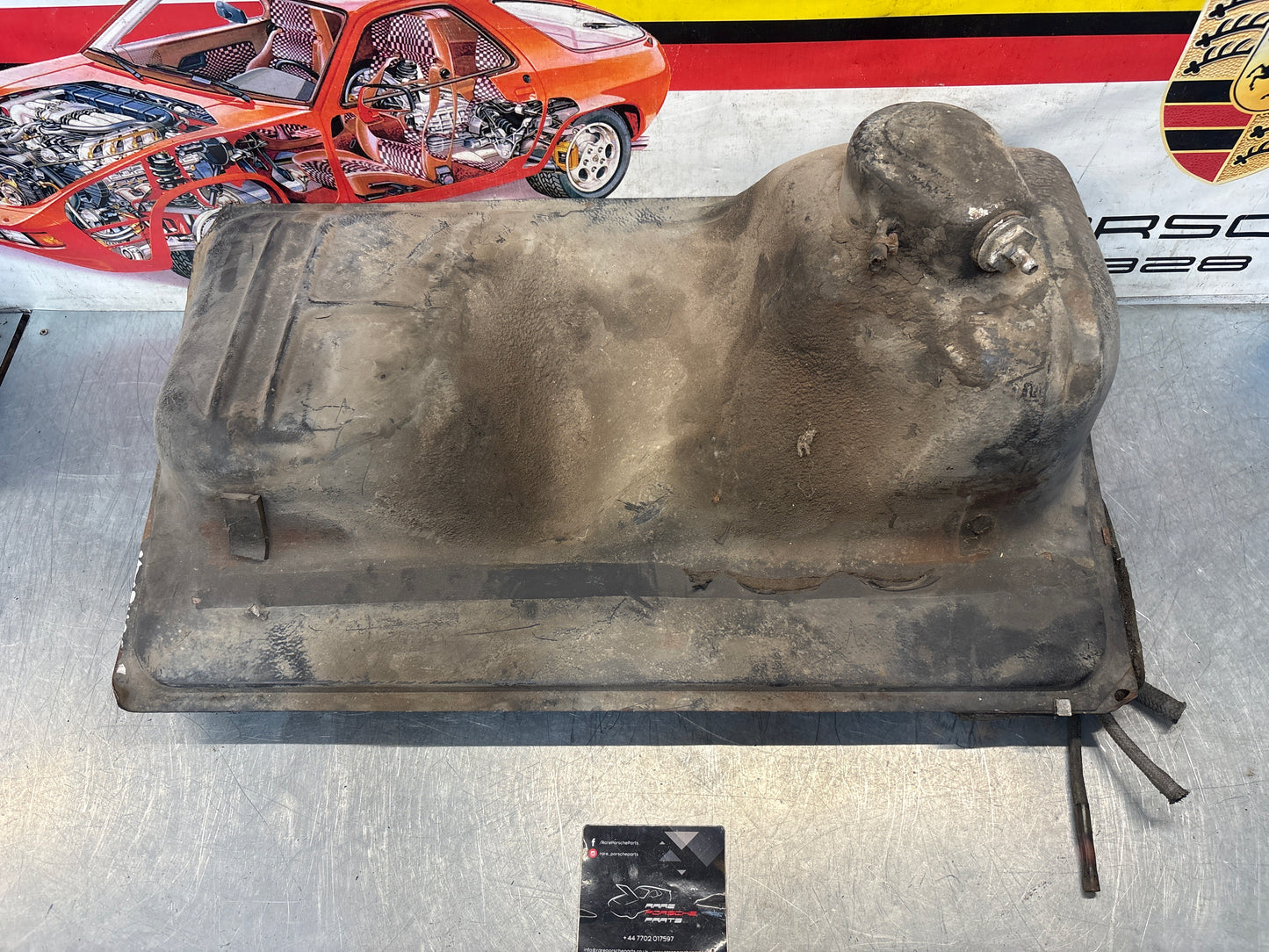 Serbatoio carburante Porsche 924 in metallo per le prime auto