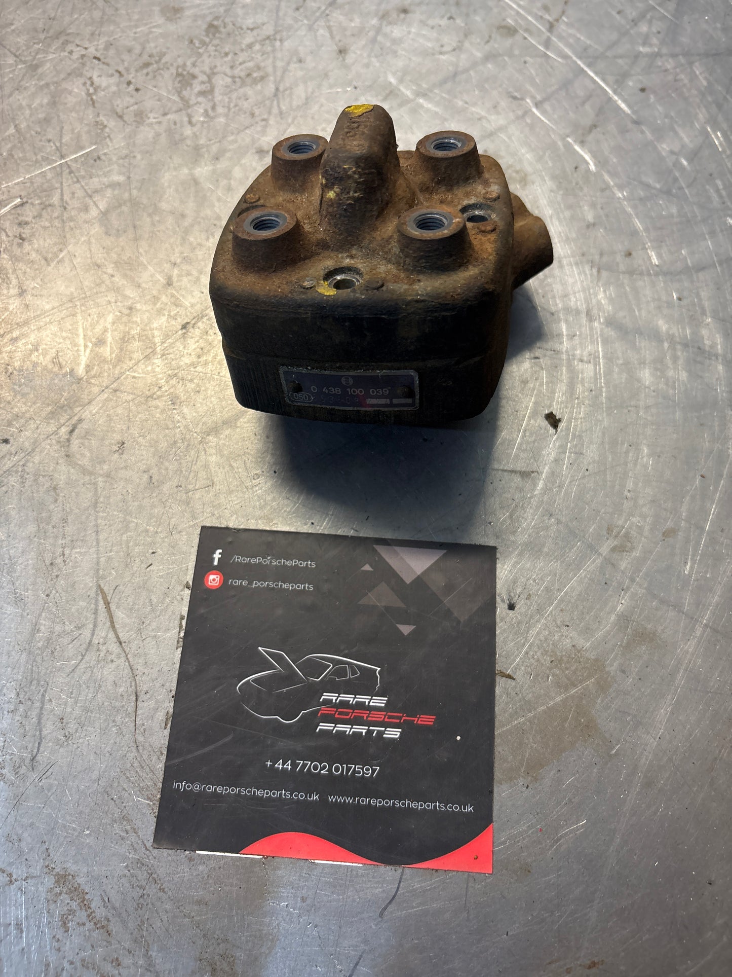 Porsche 924 fuel distributor, used 0438100039