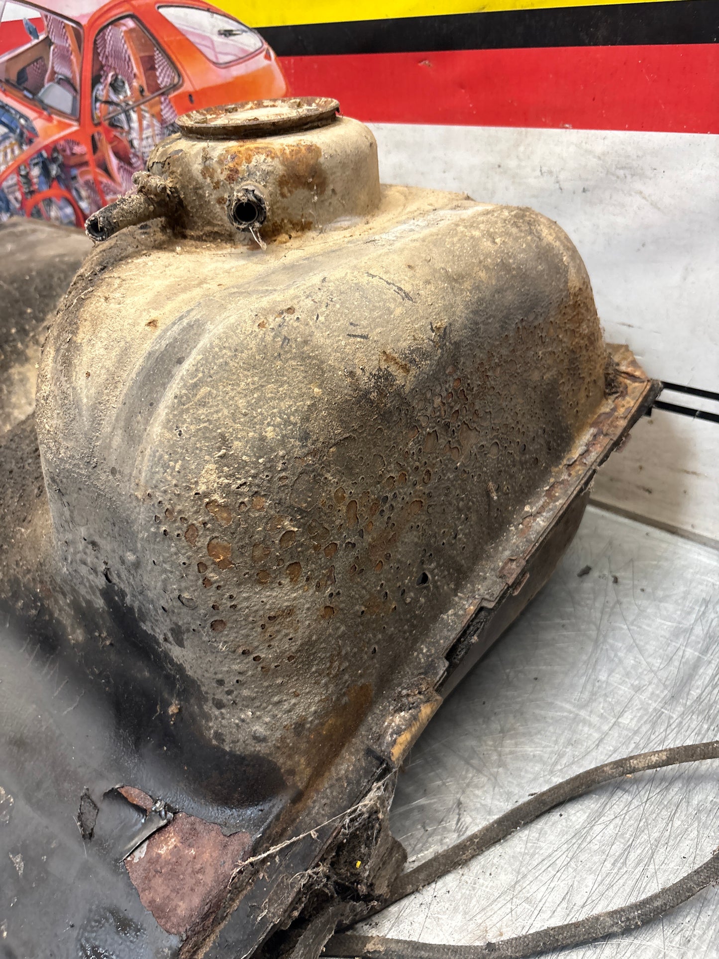 Porsche 924 Metal Fuel tank for early cars with bayonet type fuel level sender 477201021F