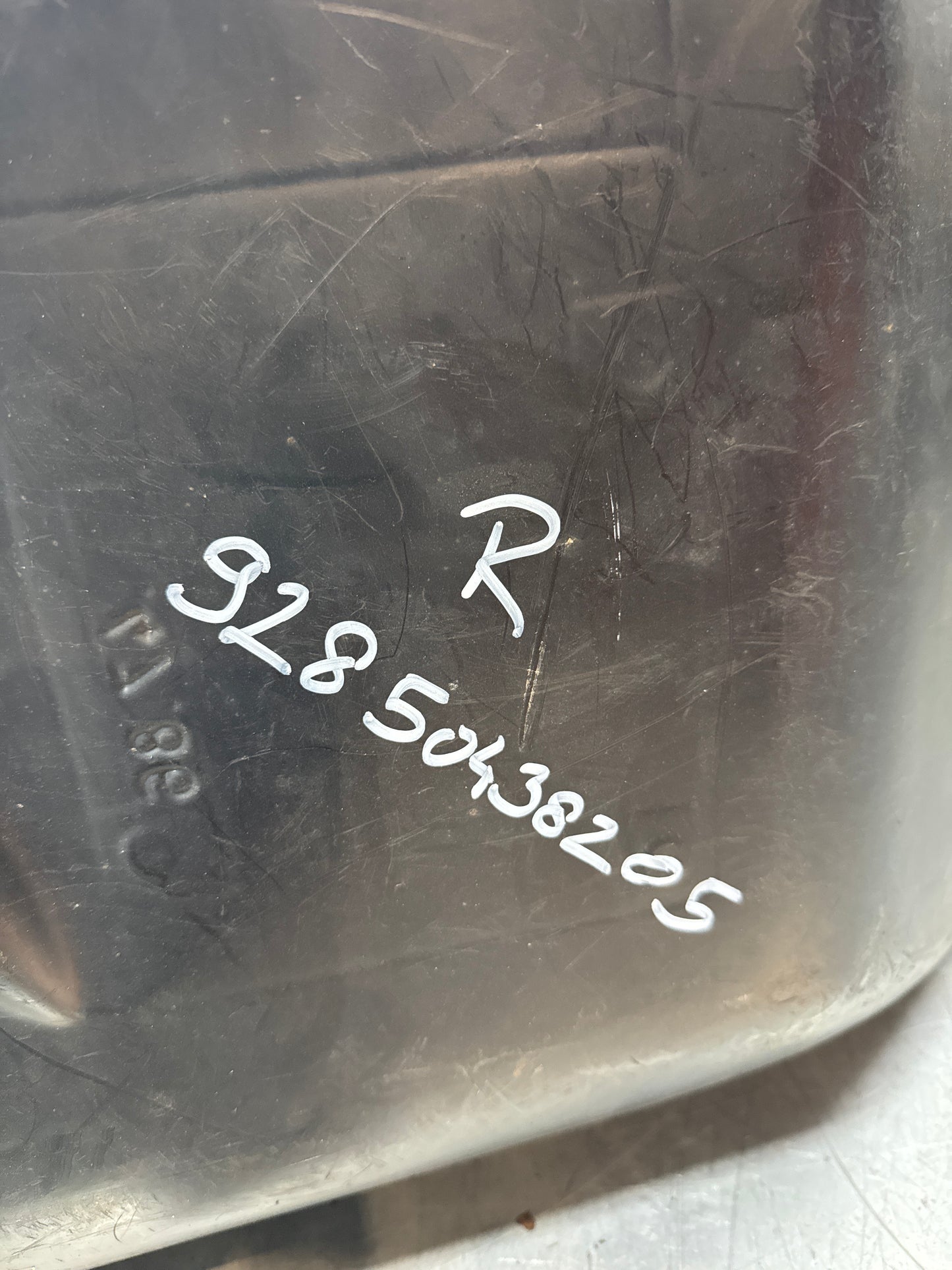 Porsche 928 wheel arch liner  Right 92850438205 Used