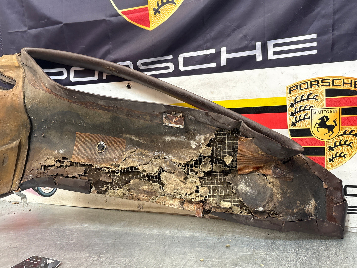 Porsche 928 early left side lower side trim panel, without loudspeaker, burgundy used 92855502102