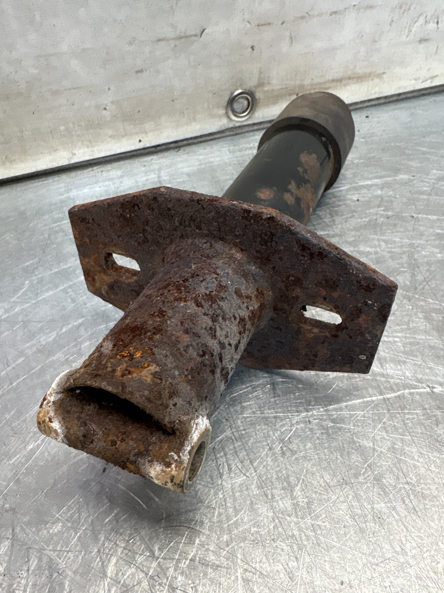 Porsche 944 S2 Turbo front bumper bracket impact pipe I used 95150501700