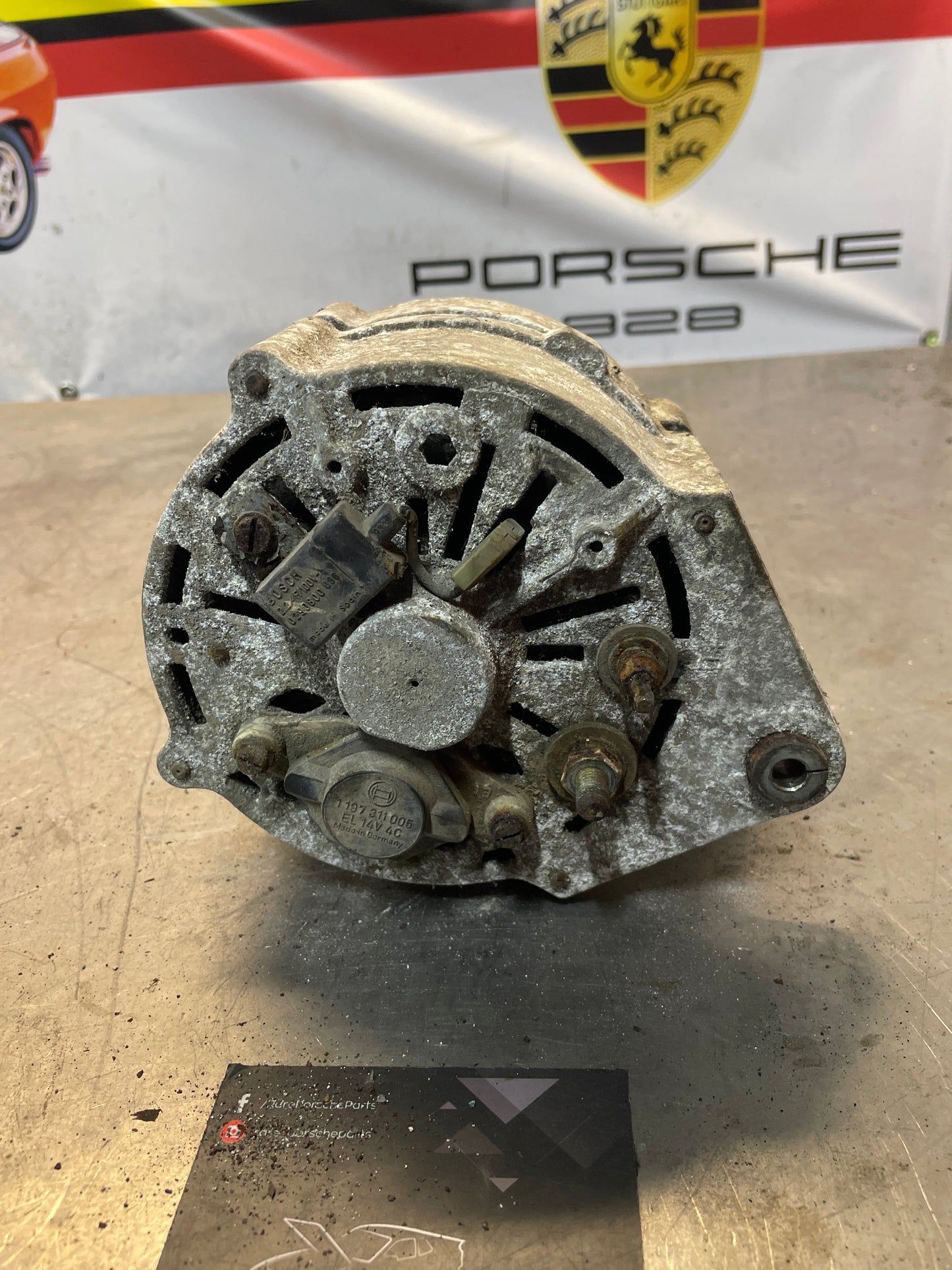 Alternatore modelli Porsche 924 944 2.5. 0120469559 usato