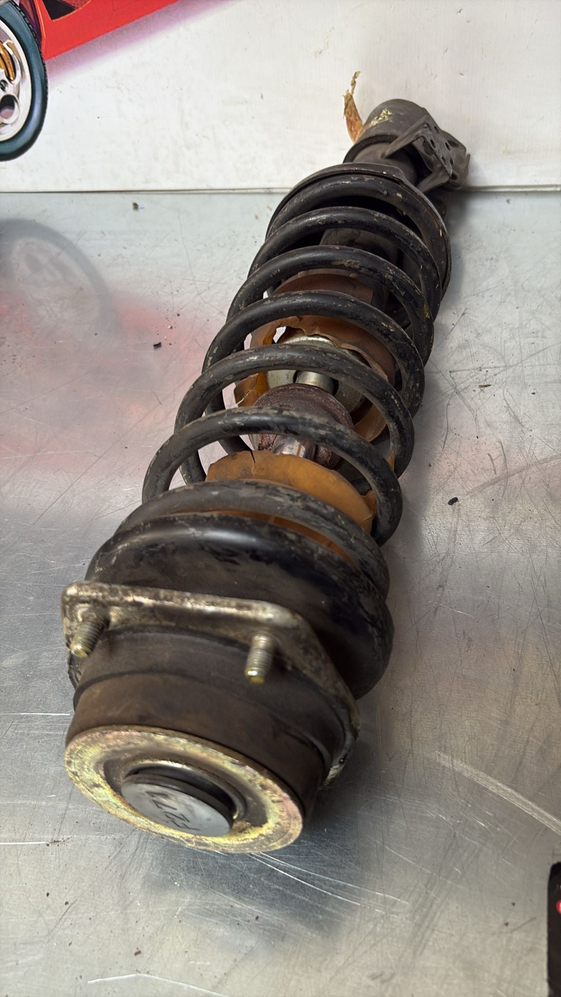 Porsche 944 Turbo pair of front shock absorber, used 95134303105 95134303205