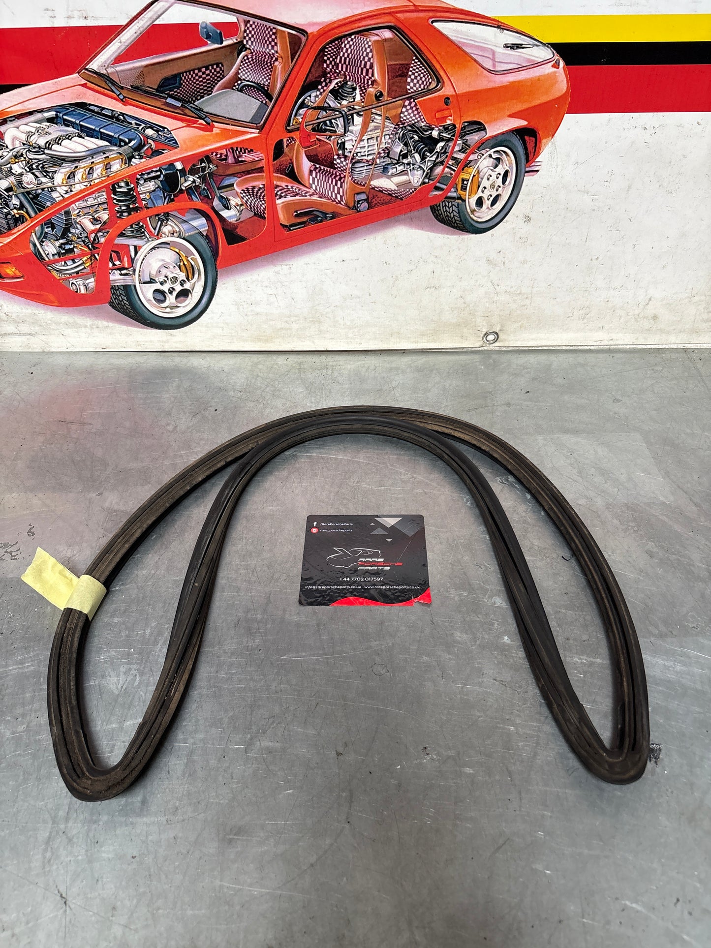 Porsche 928 left quarter glass rubber seal, 92854303704 used