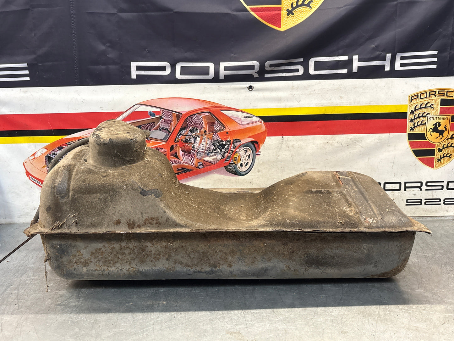 Porsche 924 Metal Fuel tank for early cars with bayonet type fuel level sender 477201021F