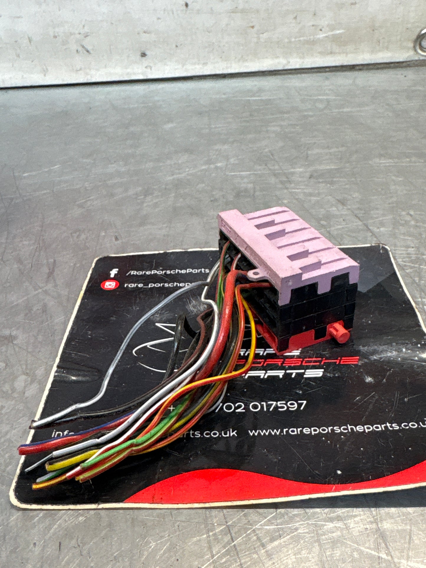 Porsche 944 85.5- fuse box pigtail, used pink-red 92861233509