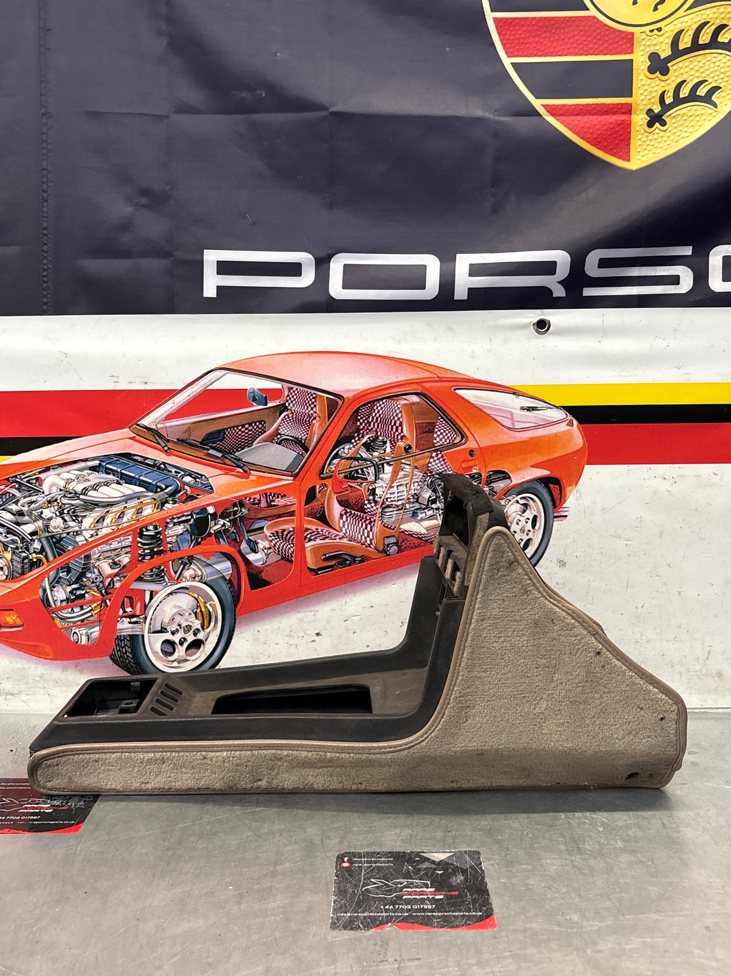 Porsche 924 centre console black, with one switch hole 477857951 / 477857969 used, with cream carpet, used