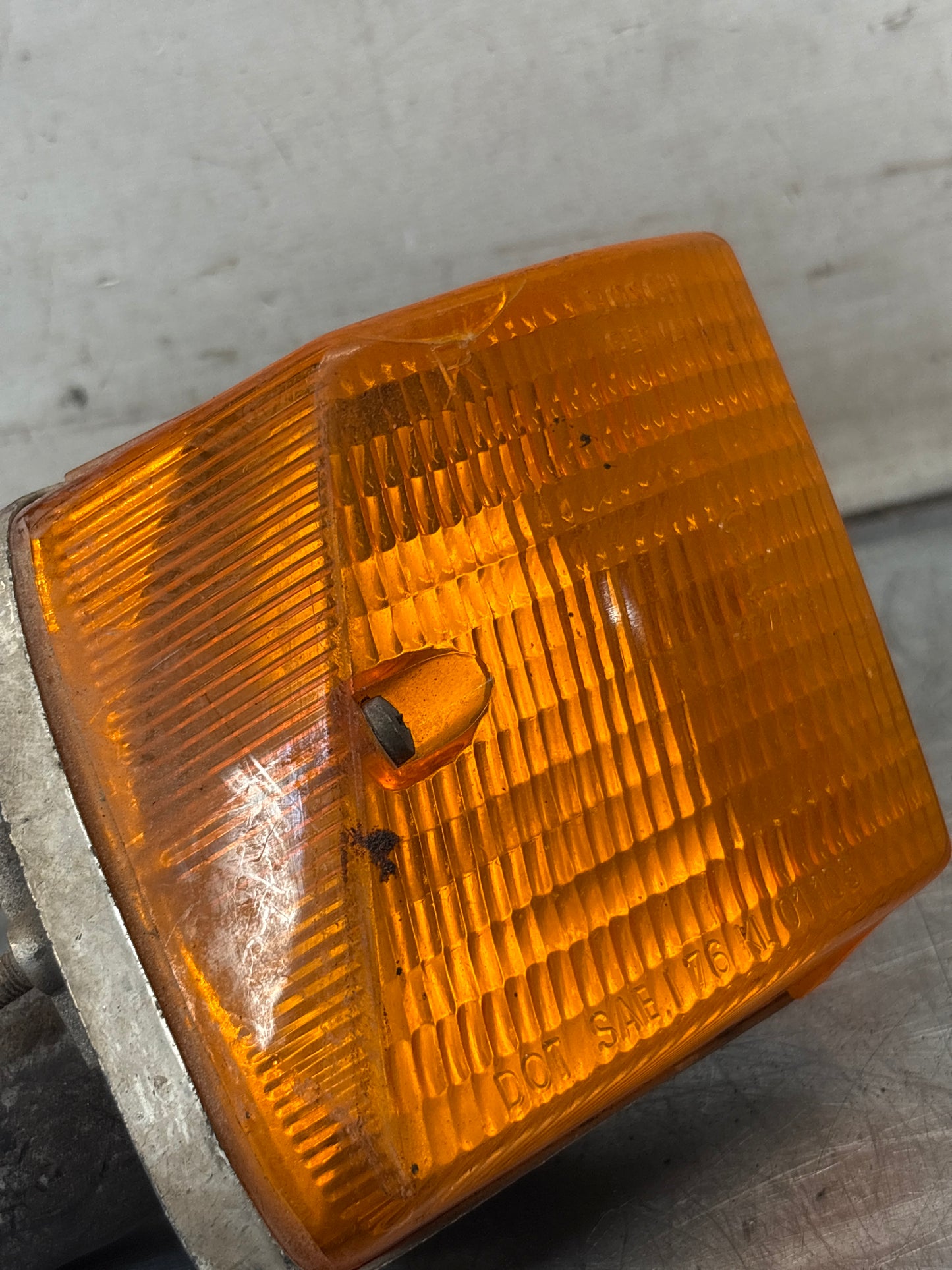 Porsche 928 pre facelift indicator lamp, right, used 0311315002 / 92863142100 cracked lense
