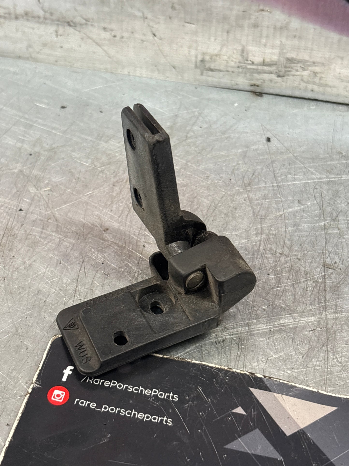 Porsche 924 / 944 / 968 sunroof wind deflector left hinge 477871681 477871635A used