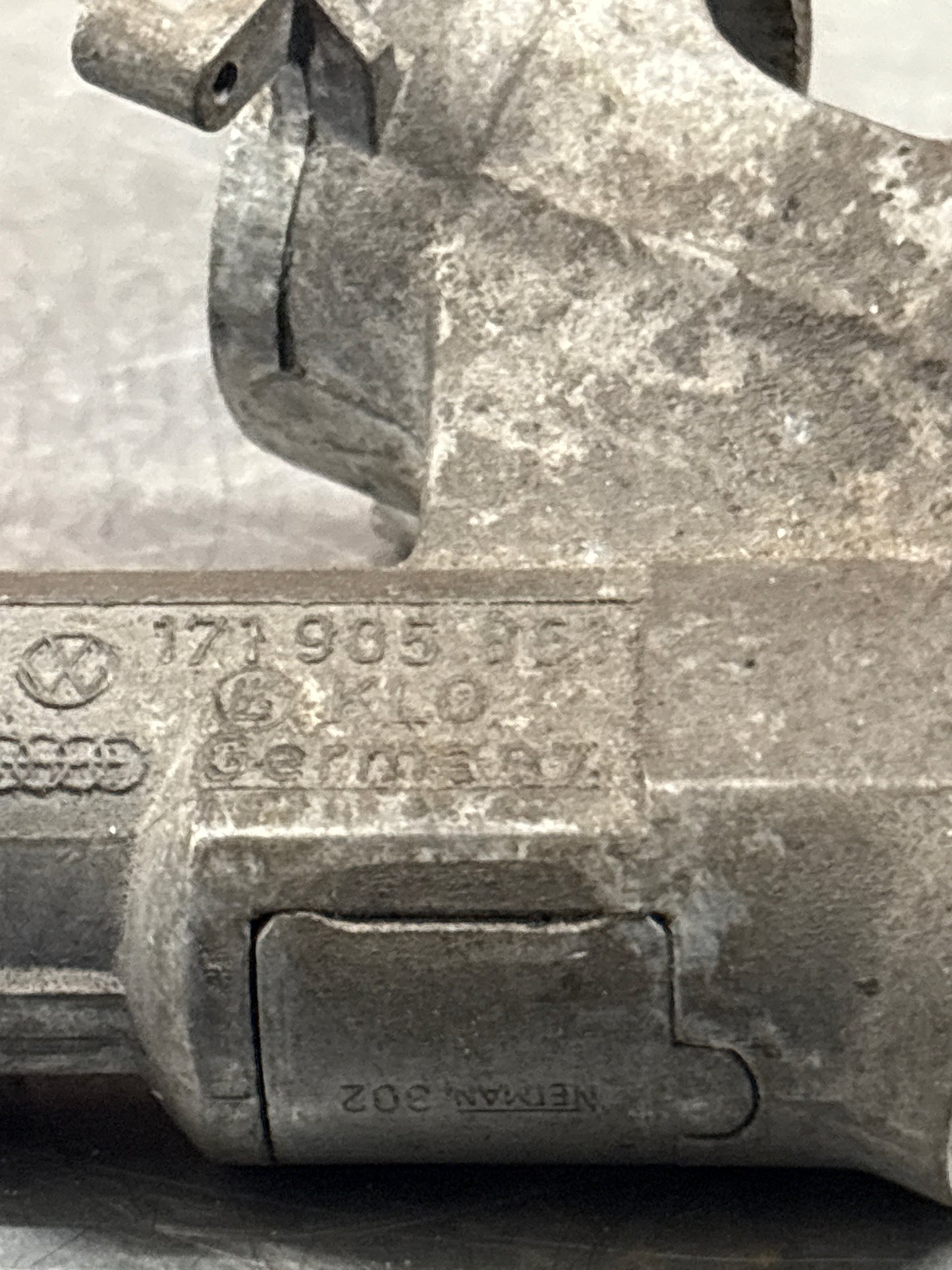 Porsche 924 / 944 ignition barrel. 171905851 used