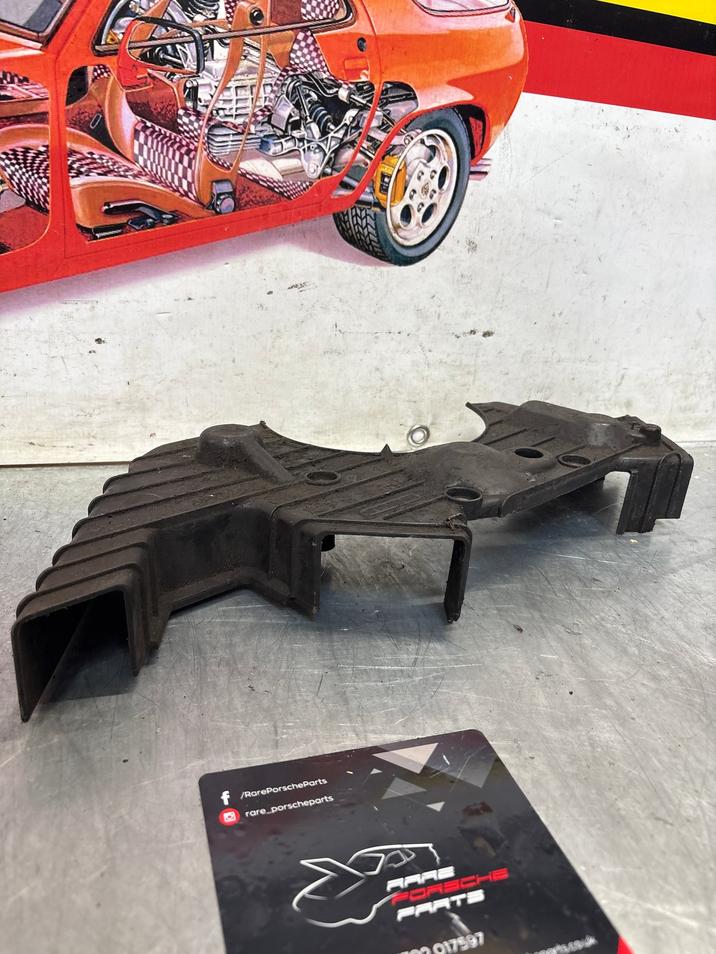 Porsche 928 central cam belt cover, used 92810514404