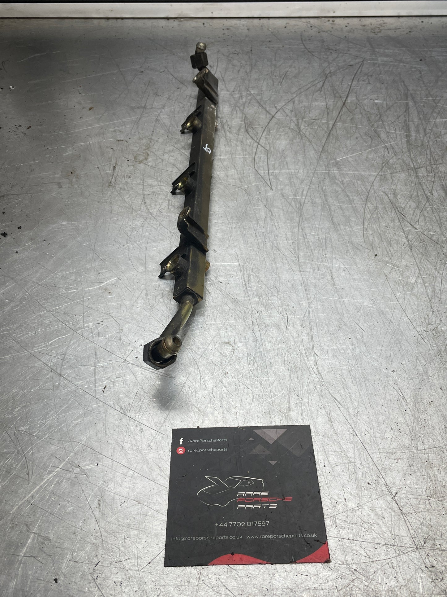 Porsche 928 S4 fuel rail left, used 92811007917