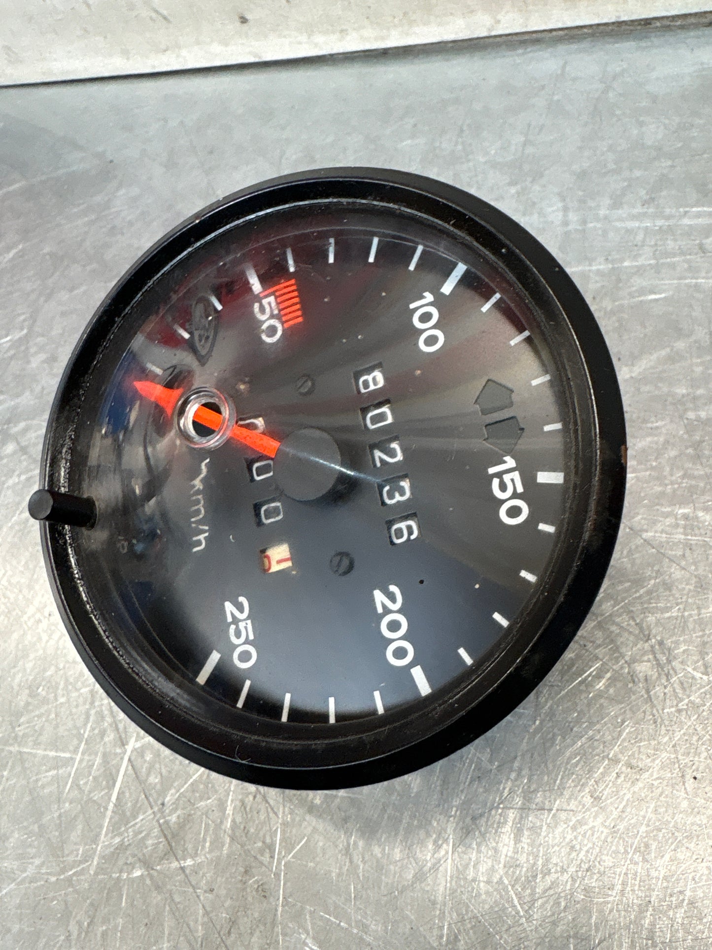 Porsche 924 Early km/h speedometer with 80k showing 477957021
