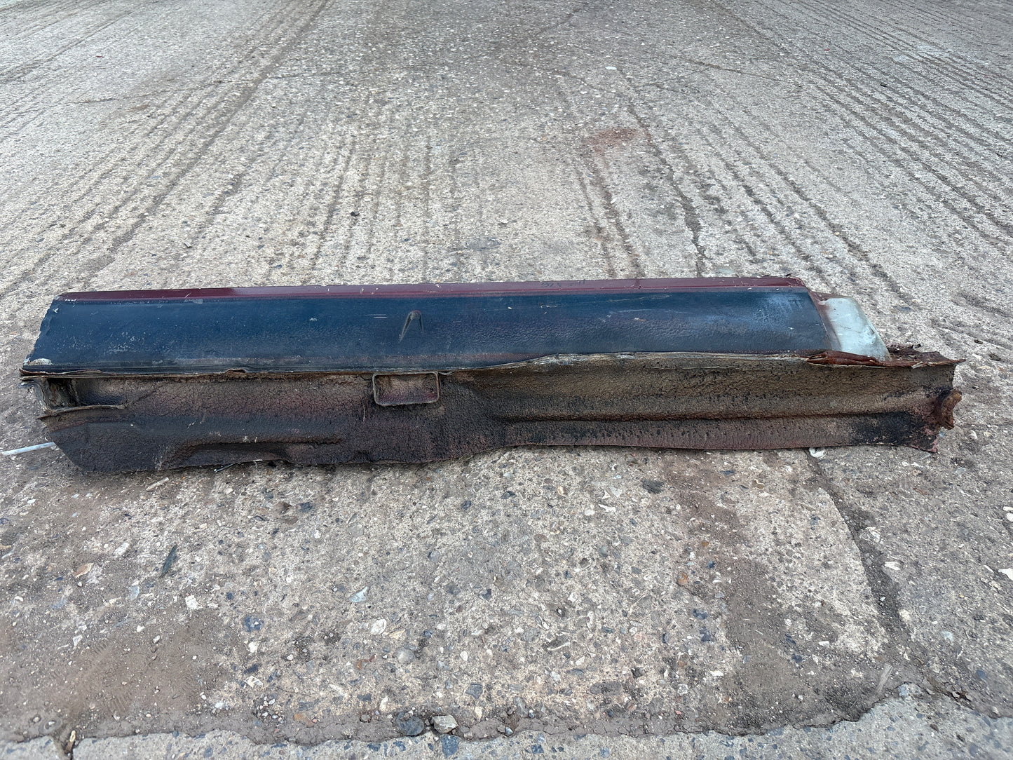 Porsche 924 right sill section cut