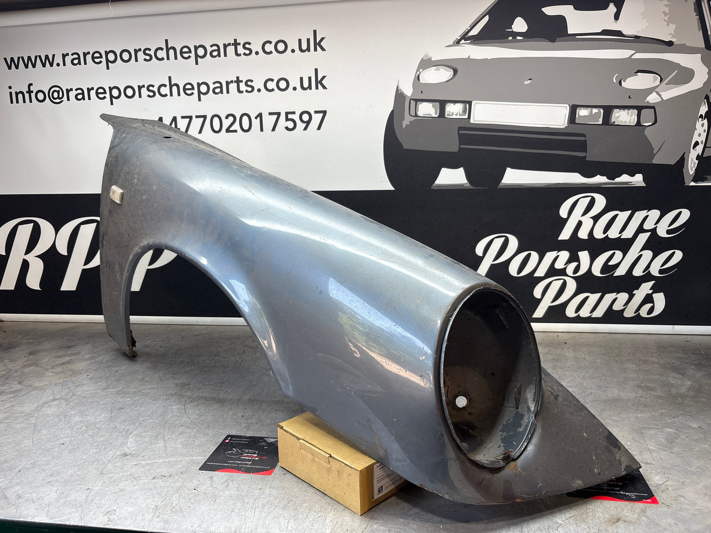 Porsche 911 964 front right wing, used