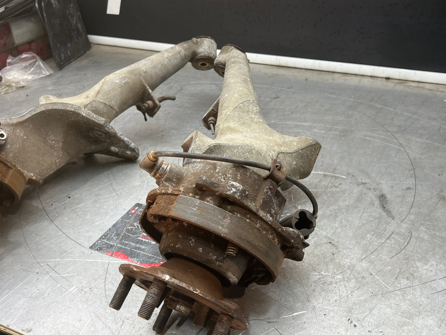 Porsche 944 S2 Turbo pair of alloy rear trailing arms, 9513315134R / 9513315144R used, with hubs