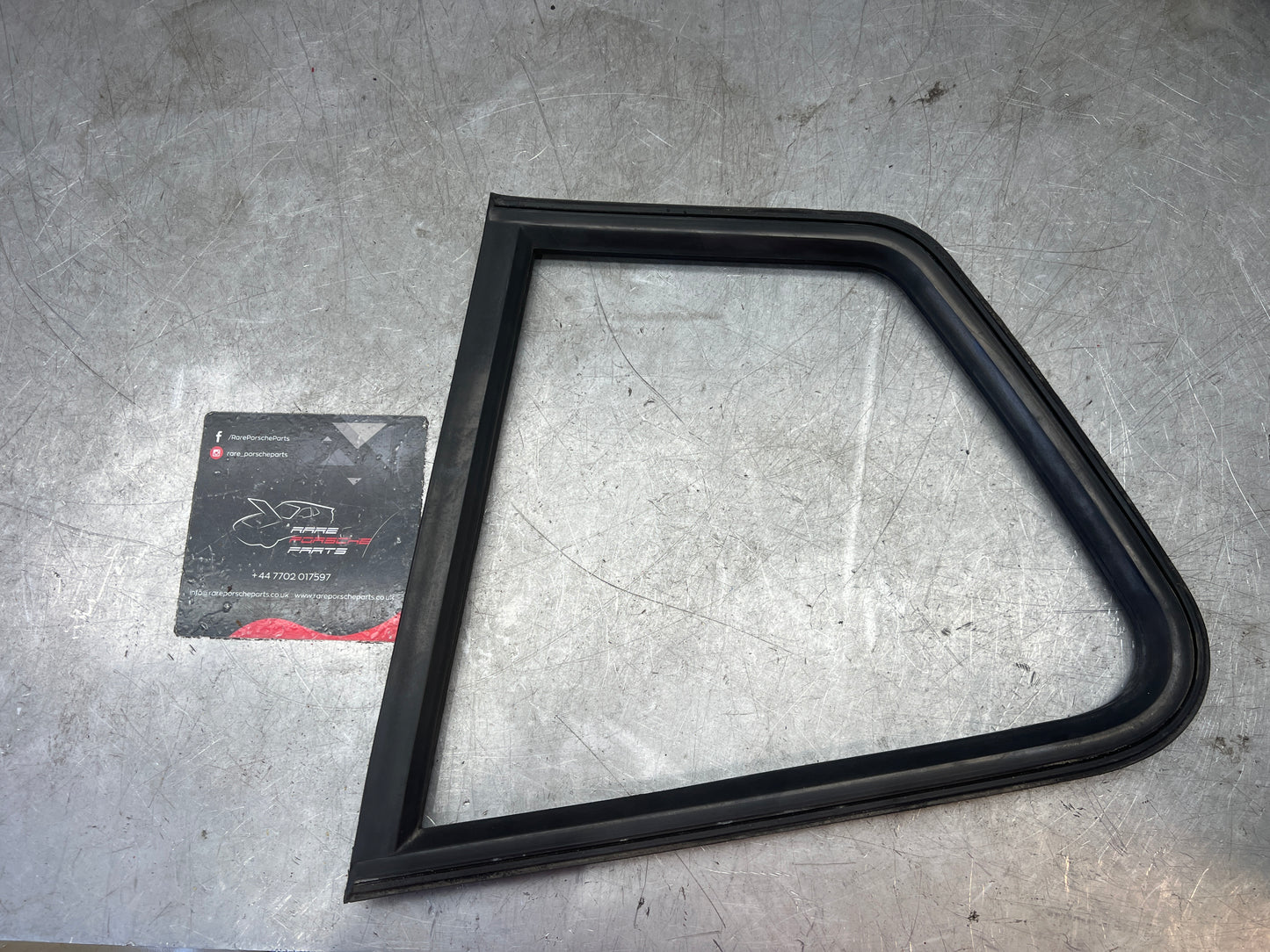 Porsche 944 924S rear left quarter window rubber from 85.5 94455732100 used